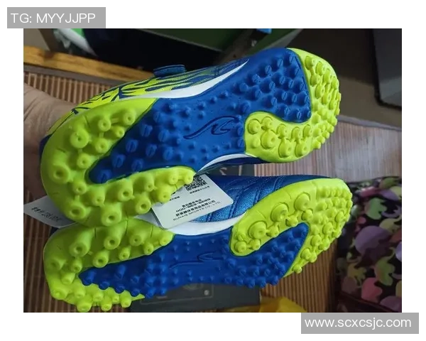 穿碎钉足球鞋的传奇球星们:他们如何在赛场上用速度与精准征服对手 穿碎钉足球鞋的传奇球星们:他们如何在赛场上用速度与精准征服对手