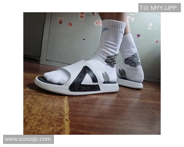 足球明星专用球袜背后的技术与设计揭秘