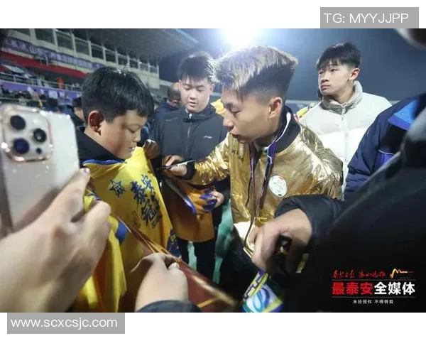 足球星胸针点亮球迷激情彰显独特魅力与时尚态度